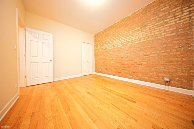 Building Photo - 3300 W Wilson Ave