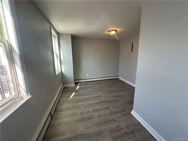 Building Photo - 8 Stewart Pl