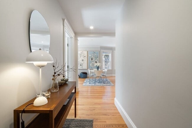 Foto del edificio - 35 Upland Rd