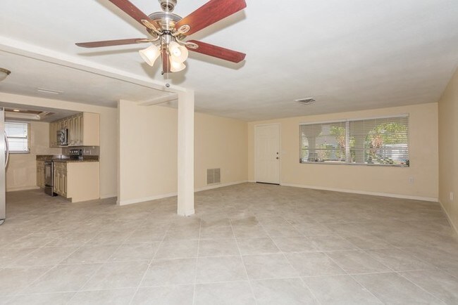 Foto del edificio - 5612 Mockingbird Dr