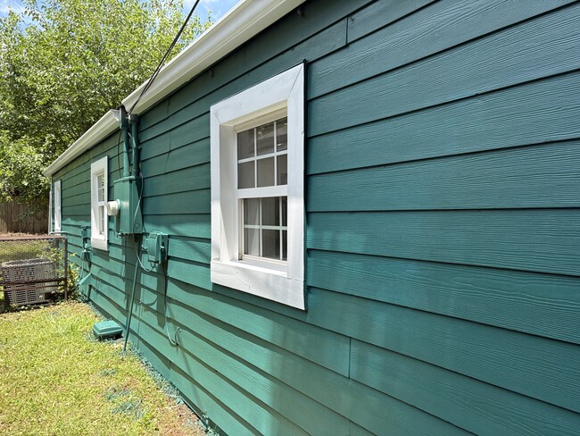 Photo - 1051 Grant Way SE House