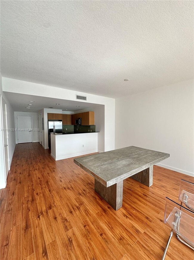 Building Photo - 1060 Brickell Ave