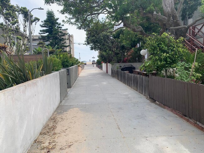 This close to the beach - 27 Eastwind St