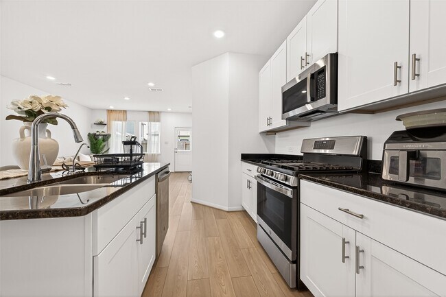 Foto del edificio - 2711 Misty Meadow Ln