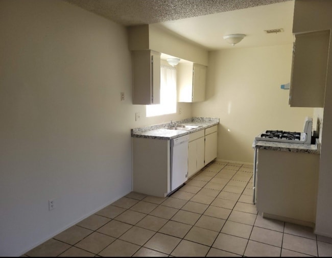 Building Photo - 15523 Barranca Way