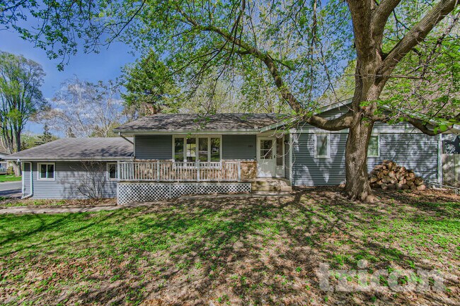 Foto del edificio - 13101 Thomas Ave