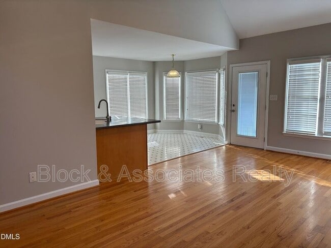 Building Photo - 820 Siena Dr