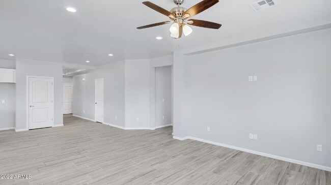 Foto del edificio - 15714 S Saxon Rd