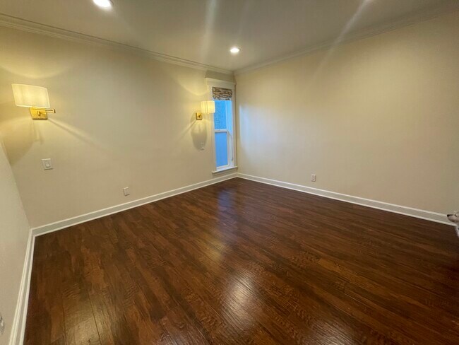 Building Photo - 480 E Okeefe St