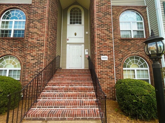 Building Photo - 923 Scholastic Ct