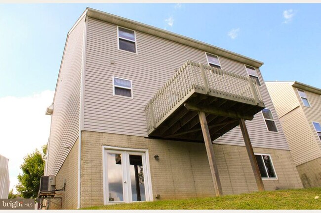 Foto del edificio - 16 Barberry Ct