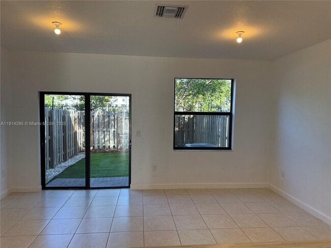 Foto del edificio - 685 NE 208th Terrace