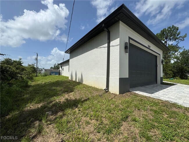 Building Photo - 5227 4th St W