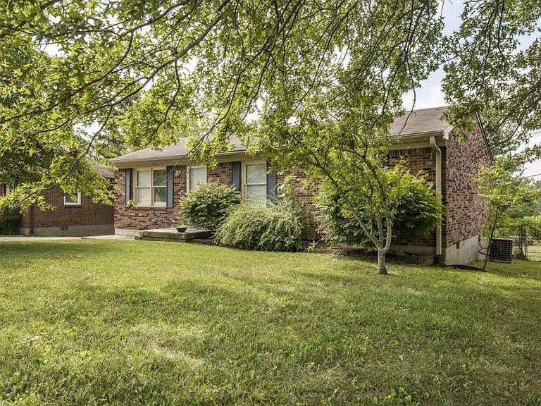 1202 Heatherbourne Dr, La Grange, KY 40031 House Rental in La Grange