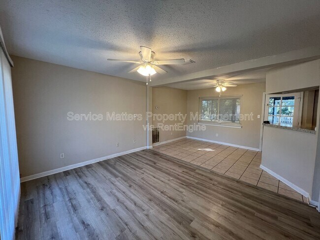 Foto del edificio - 303 Newcastle Dr