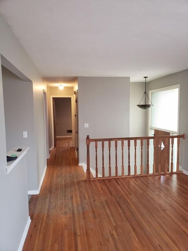 Foto del edificio - COMING SOON- Great location and layout for families or roomates, 3 bed 1.5 bath $1,825