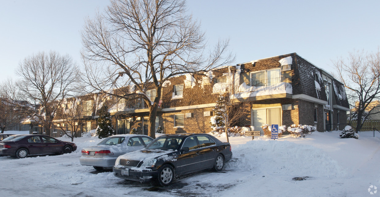 Building Photo - Buffalo Ridge