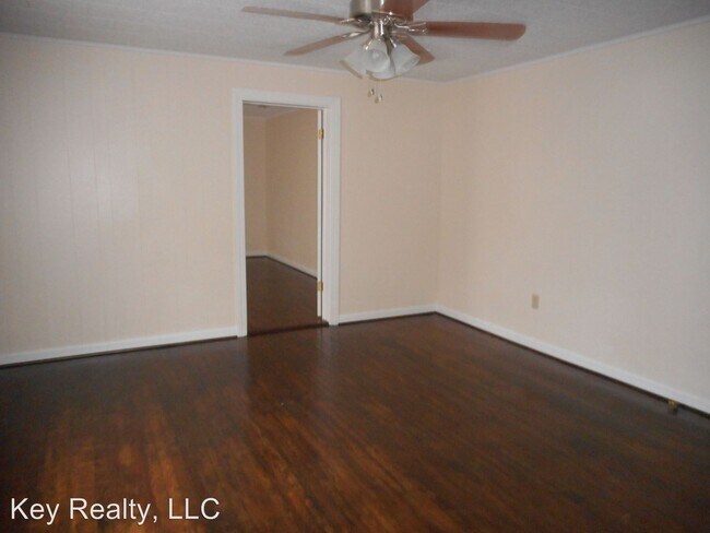 Building Photo - 2 br, 1 bath House - 108 Russell Ct.