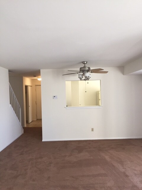 Building Photo - 8010 Valley Manor Rd