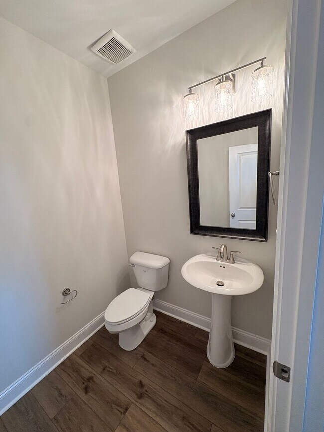 Building Photo - 106 Alva Ct