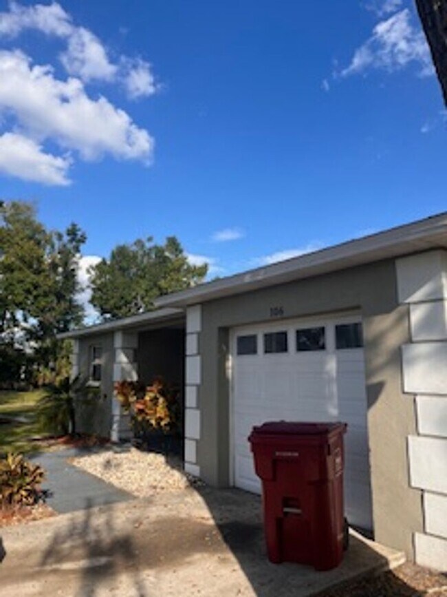 Building Photo - 106 Drake St