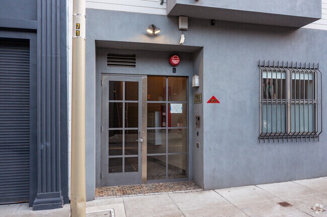 Entrada - 761 Tehama St