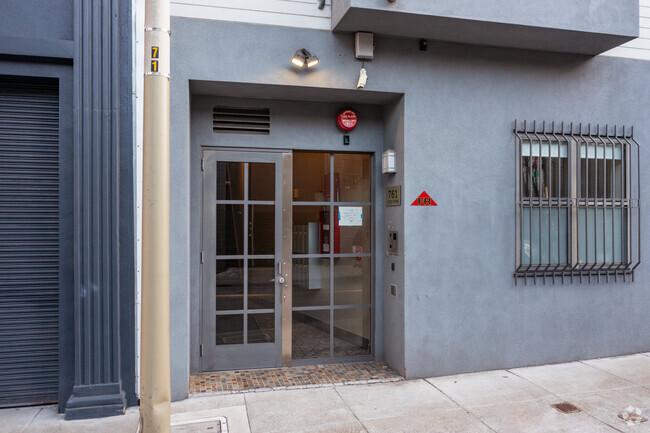 Entrance - 761 Tehama St
