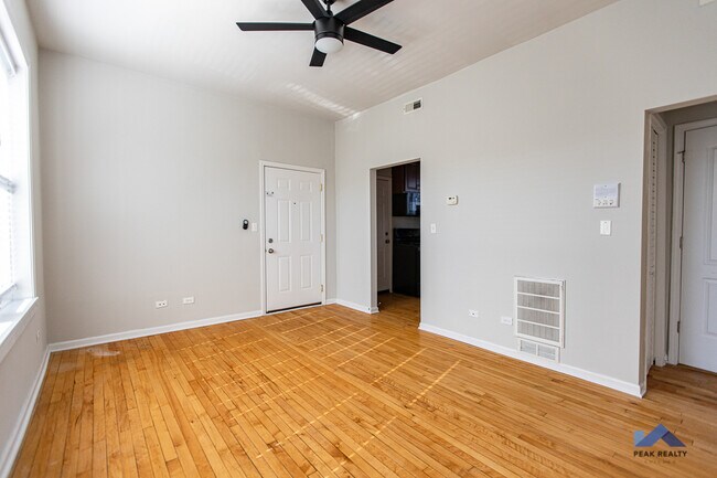Foto del edificio - 2407 N Spaulding Ave