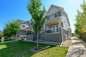 Building Photo - 10307-10107 AvenueBlock B - 202