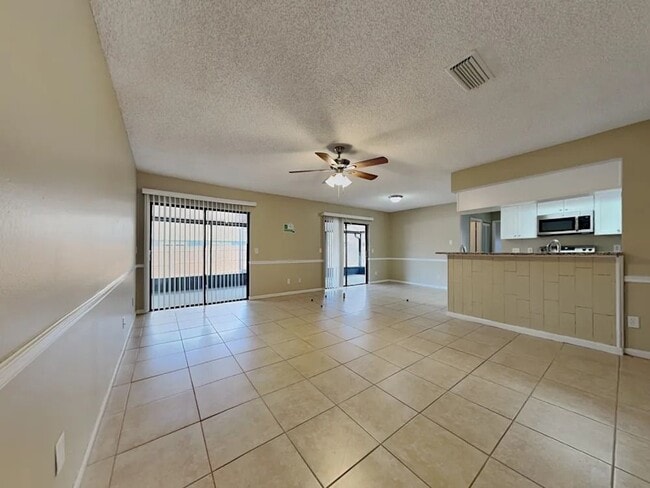 Foto del edificio - 6543 Neddy Ave