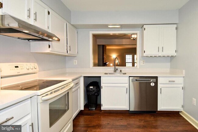 Building Photo - 10451 Malone Ct