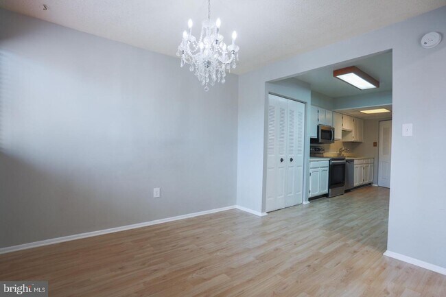 Building Photo - 7293 Coachlight Ct