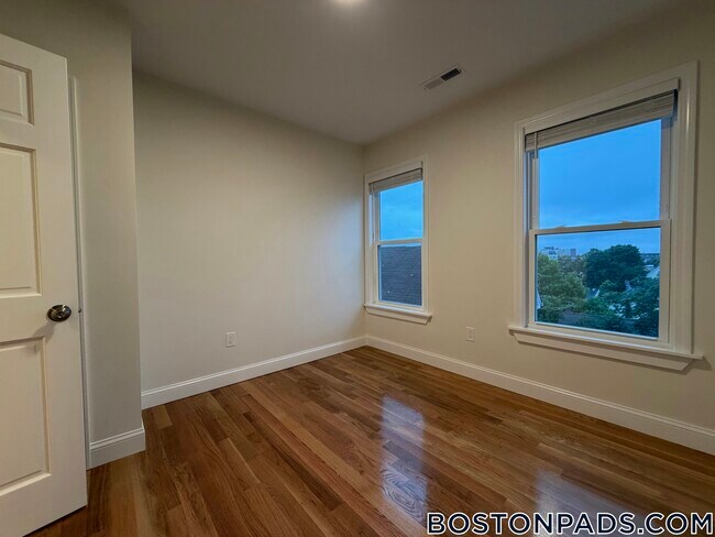 Foto del edificio - 12 Greenwood Pl