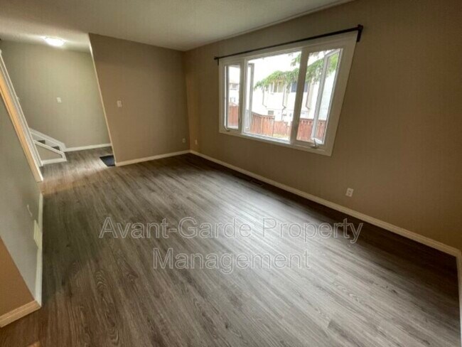 Photo du bâtiment - 14125 82 St NW