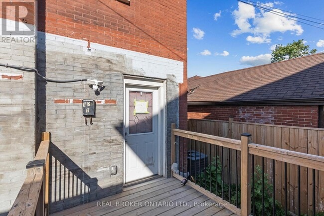 Building Photo - 134 Celina St