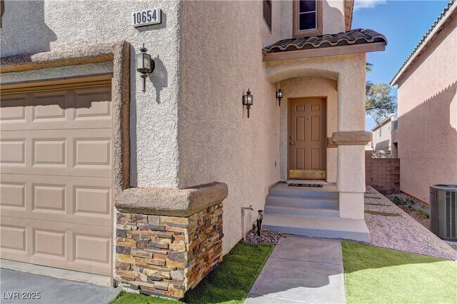 Foto del edificio - 10654 Solar Hawk Ave