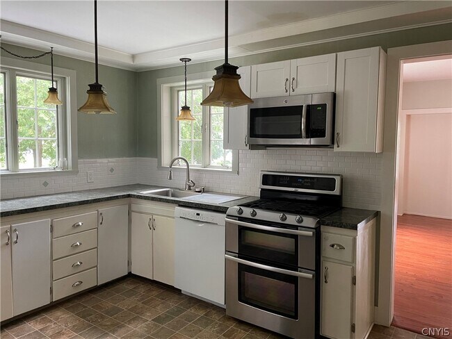 Building Photo - 13 Chenango St