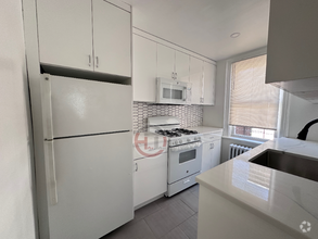 Building Photo - 1671 Radcliff Ave