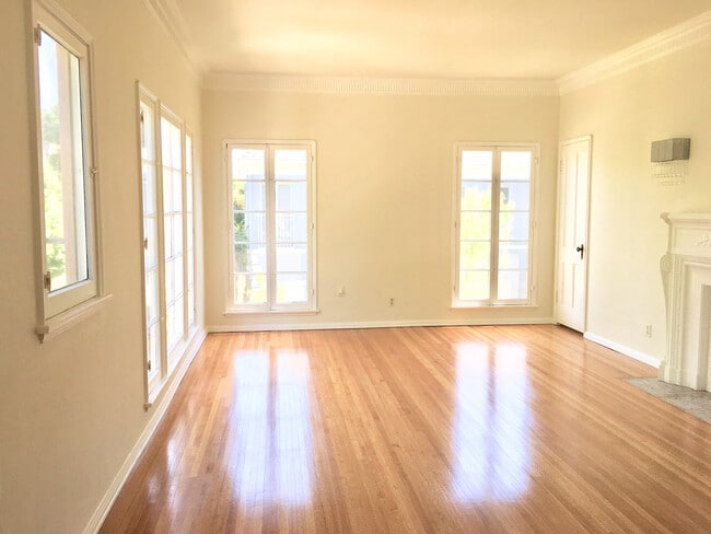 Living Room - South facing view - 1207 1/2 S Alfred St