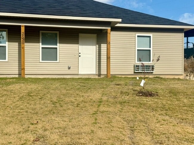 Foto del edificio - 2520 Hurricane Lake Rd