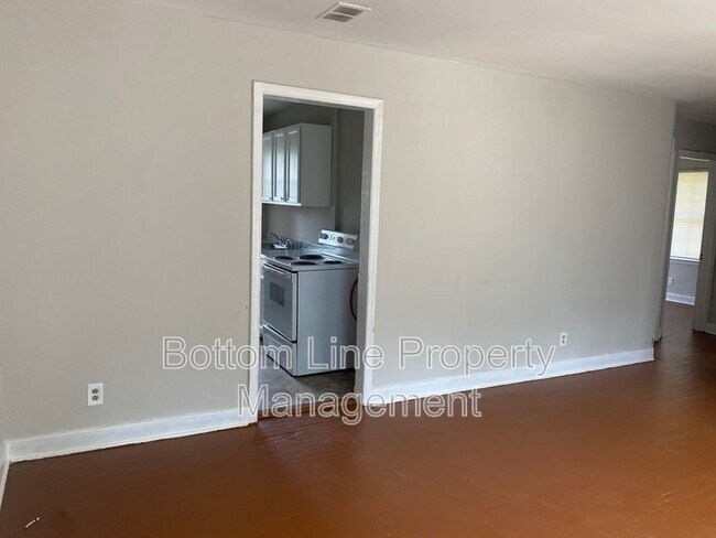 Foto del edificio - 2728 Remington St