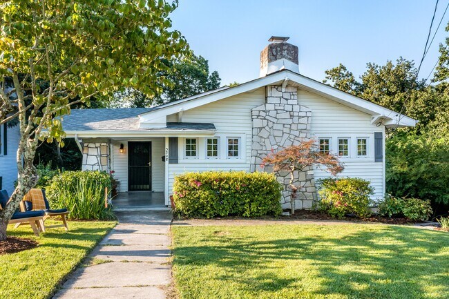 Building Photo - 3308 Alta Vista Dr