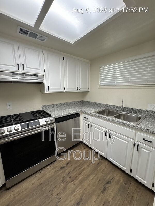 Foto del edificio - 800 Monarch Cir