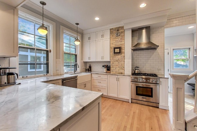 Building Photo - 2032 Orrington Ave