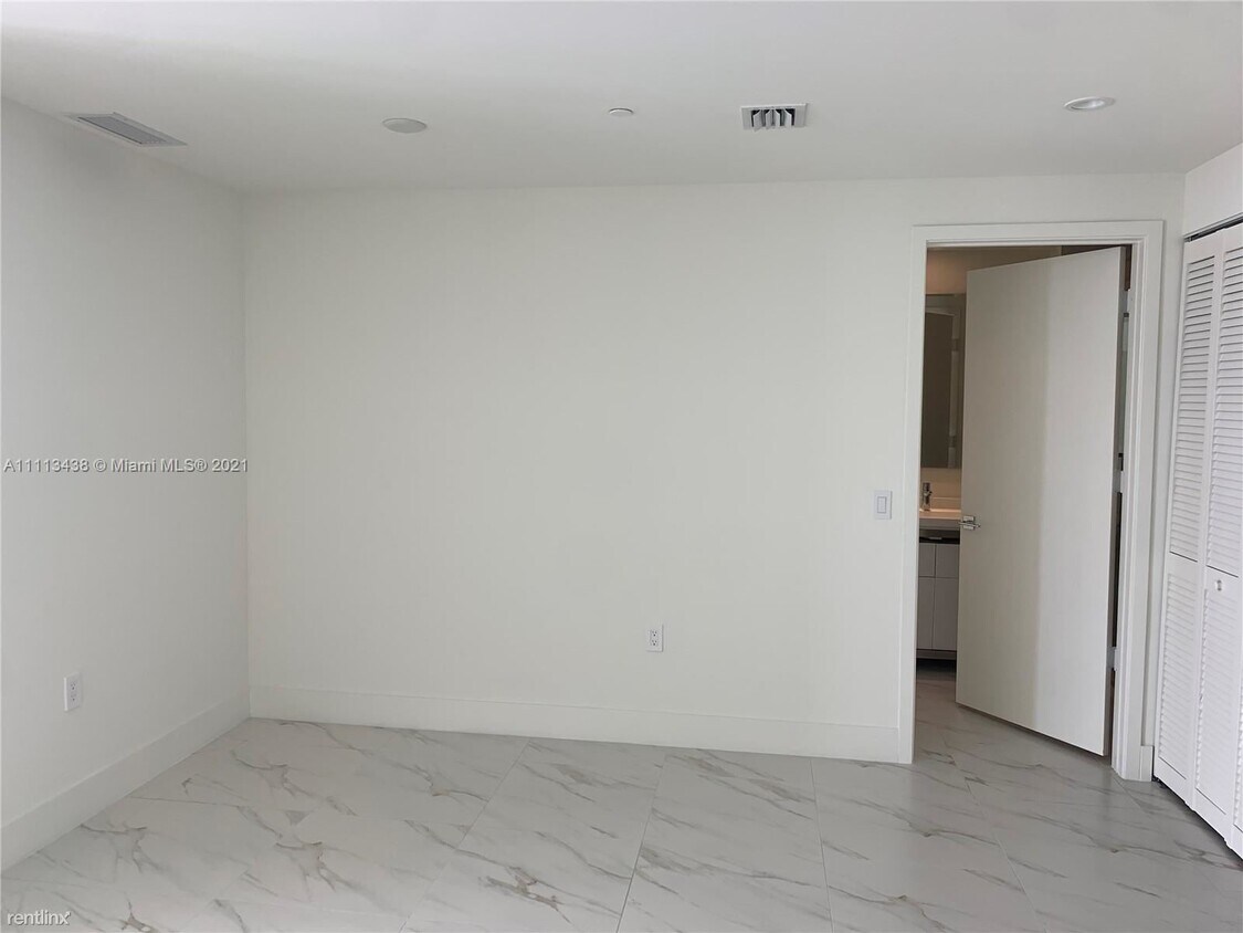 Primary Photo - 2000 Metropica Way