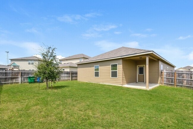 Building Photo - Spacious 3/2 + flex room.  One Story. Clos...