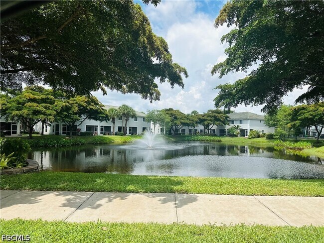 Foto del edificio - 10091 Pacific Pines Ave