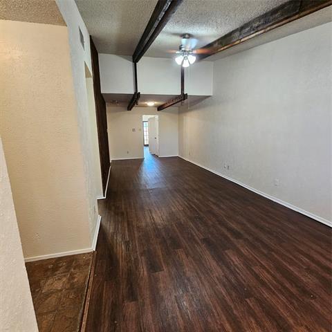 Foto del edificio - 1510 Cherrycrest Ln