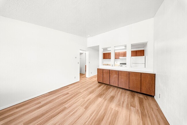 Foto del edificio - 600 N 2450 E