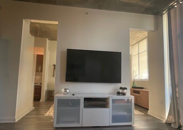 Building Photo - 300 S Australian Ave